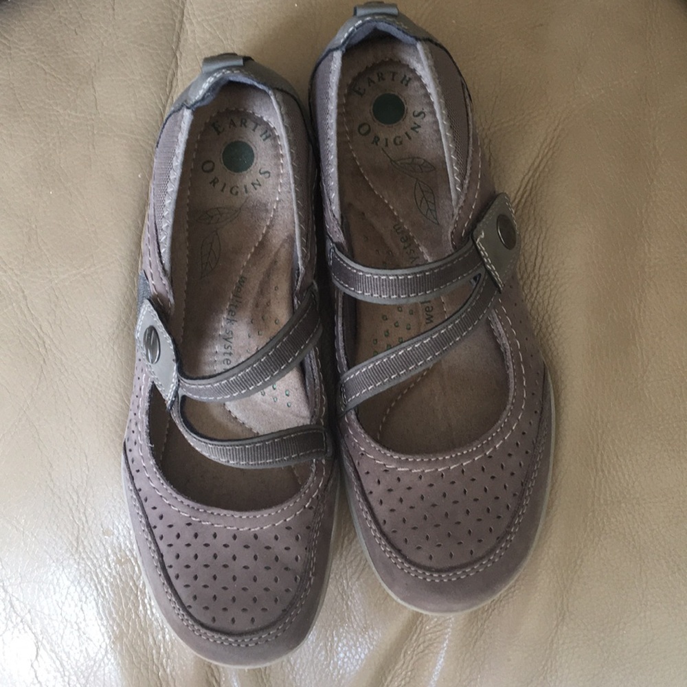 Earth origins closed toe shoes.